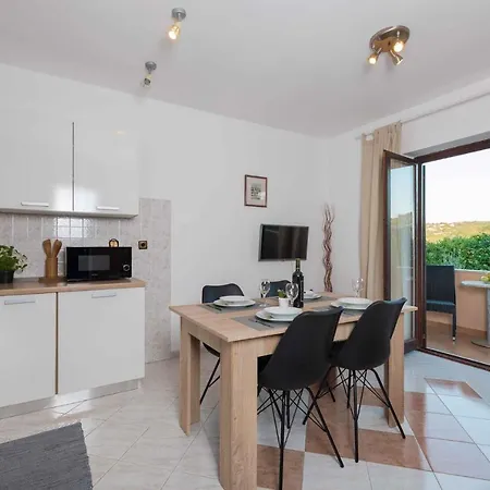 In Labin With Two-bedrooms 2 *
