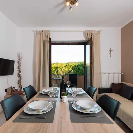 In Labin With Two-bedrooms 2 *