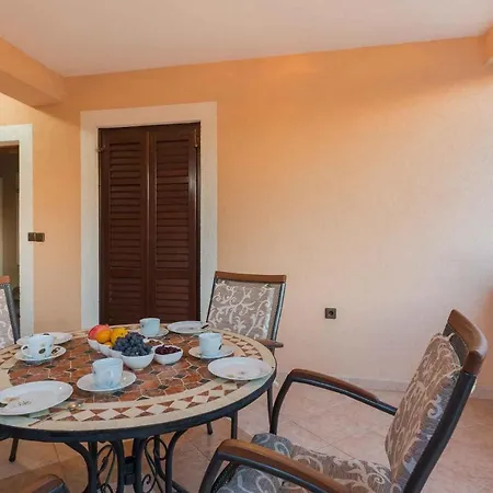 In Labin With Two-bedrooms 2 Apartamento Krapan